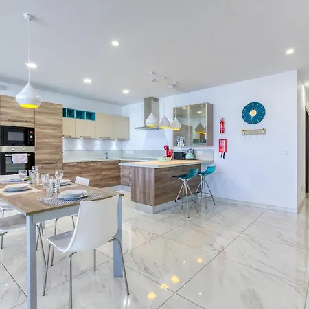 Apartment Stunning 3br Just Off The Promenade By 360 Estates