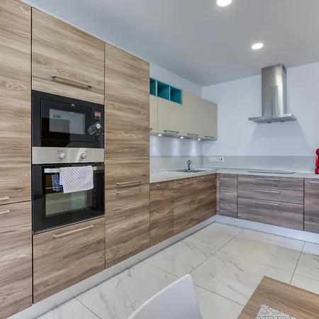 Stunning 3br Just Off The Promenade By 360 Estates *