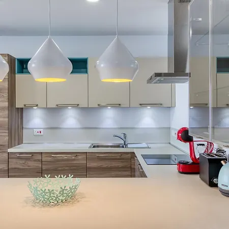 Stunning 3br Just Off The Promenade By 360 Estates *