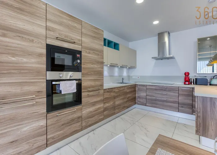 Stunning 3br Just Off The Promenade By 360 Estates *